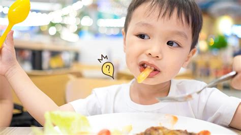 2 pisang yang sudah matang, hancurkan. 6 Jenis Makanan yang Ternyata Tidak Sehat untuk Anak ...