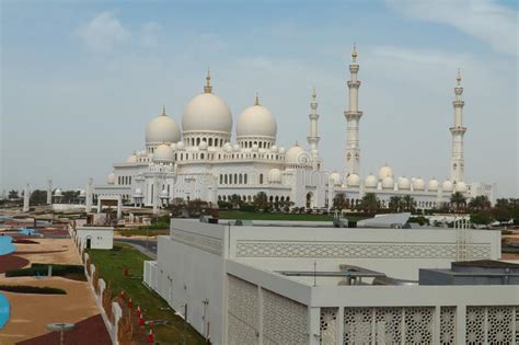 Sheikh Zayed Grand Mosque Stock Image Image Of Cloudy 176166731