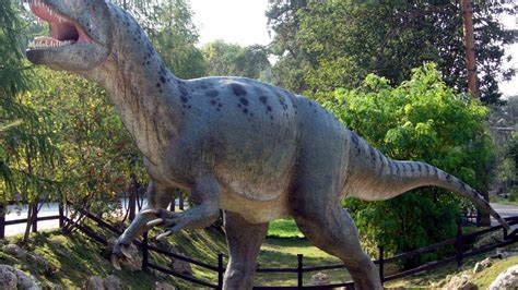 Enorme Dinosaurio Carnívoro Busca Hogar Por Medio Millón De Euros
