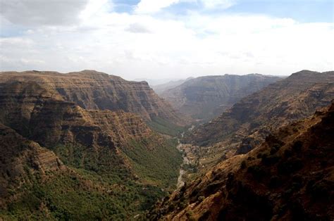 The great rift valley is a geographical and geological feature running north to south for around 4,000 miles (6,400 kilometers), from northern syria to central mozambique in east africa. The formation of the Great Rift Valley in East Africa: Is ...