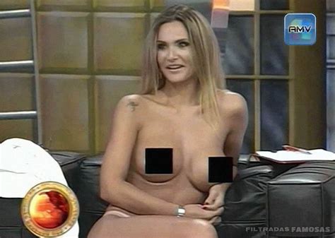 Amalia Granata desnuda y fanática de las selfies Filtradas Famosas