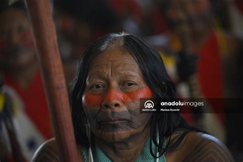 Brezilyalı Yerli Kadınlar Haklarını Savunmak Için Yürüdü Anadolu Ajansı
