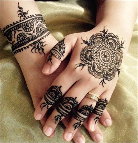 If you are not an expert in applying mehndi designs then there is no need to fret at all. Mandala Mehndi Designs - Round Mehendi Designs Or Circle ...