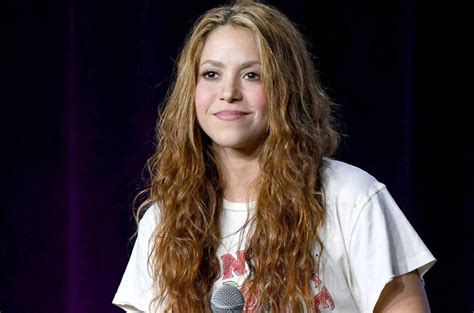 Shakira S Red Hair See Her New Look Billboard