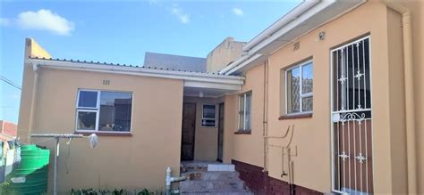 bedroom house  sale  mdantsane nu  remax  southern africa
