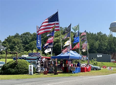 Highway 183 heading into Pickens : r/southcarolina