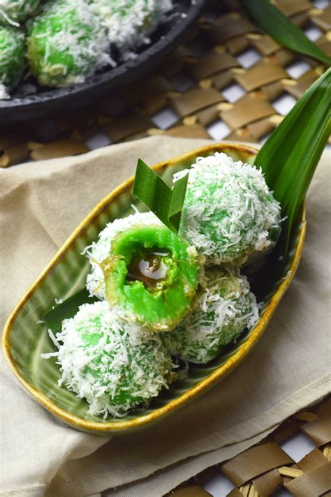 Klepon Pandan Glutinous Rice Balls With Palm Sugar Filling Jaja Bakes