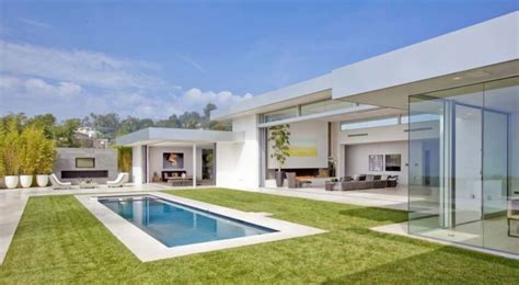 Beverly Hills House By Mcclean Design