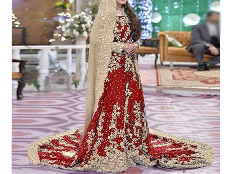 Latest pakistani dresses and frocks for wedding for women mostly comprise of lehenga choli inspired by eastern tradition and the golden era of the subcontinent. Latest Pakistani Maxi Dress Designs 2021 for Wedding ...