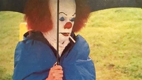 The king and the clown reviewsmore. Behind the Scenes Photo of Tim Curry as Pennywise in ...