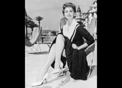 A Tribute To Sophia Loren S Dangerously Stunning Style Sophia Loren