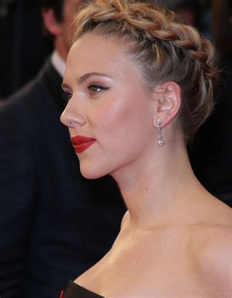 Les Piercings De Scarlett Johansson Le Piercing Lubie De Stars Elle