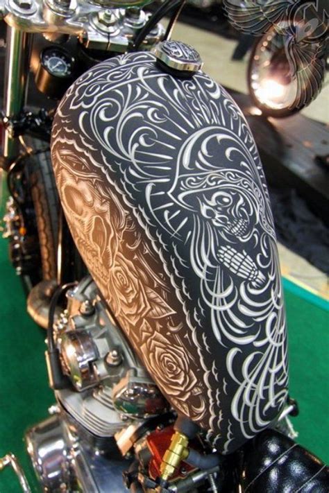 View allall photos tagged motorcycletank. #pinstripe #motorcycle tank art | Bike tank, Motorcycle ...
