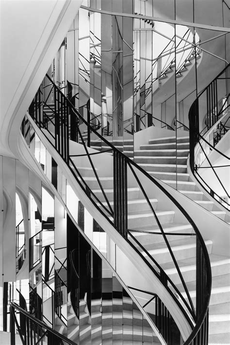 Les Fameux Escaliers De Coco Chanel Modern Staircase Spiral Staircase