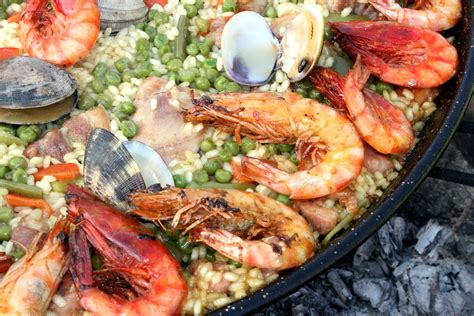 Paella The Spanish Rice Dish Facts And Recipe