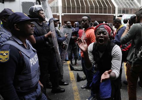 Watch Police Battle Refugees During Eviction Of Protesters In Cape Town