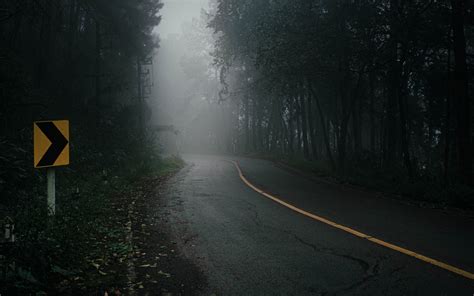 Download Wallpaper 3840x2400 Road Fog Trees Mist Nature 4k Ultra Hd