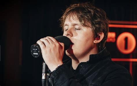 lewis capaldi hold me while you wait vertical gotdatnew