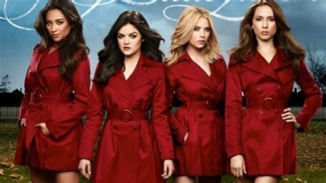 10 Halloween Costumes Inspired By Pretty Little Liars