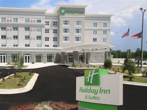 Holiday Inn And Suites Fayetteville W Fort Liberty Area