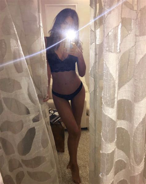Irina Shayk Faz Selfie Sensual De Lingerie Em Frente Ao Espelho Marie