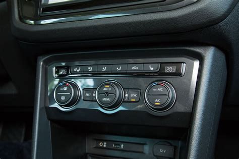 The golf will increase your benefit in kind bills by a few pounds, but you'll have to go for a cheaper mazda 3 se nav to rival the. Essai comparatif : le VW Tiguan TDI 190 défie le BMW X1 xDrive 20d - Photo #34 - L'argus