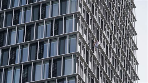 Free Climber Scales London Skyscraper In Climate Stunt