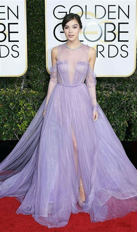 Hailee Steinfeld In Vera Wang Lavender Gown At The Golden Globes Awards
