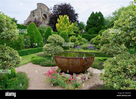 Water Feature Abbey House Gardens Malmesbury Wiltshire Stock Photo
