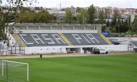 O lateral de 25 anos tem à sua espera um contrato válido para as duas próximas temporadas. 80 anos à espera do FC Porto: «Ninguém esquece o Casa Pia ...