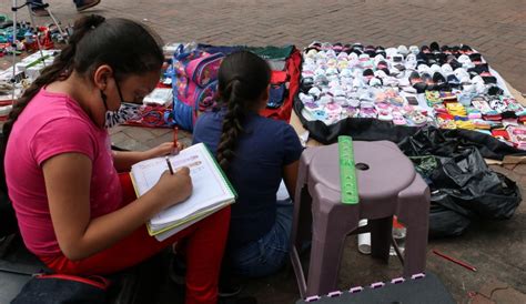 A toda la familia cisneros se le informa. El regreso a clases este lunes seguirá siendo de forma ...
