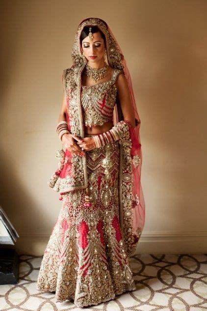 花嫁姿にうっとり♡一度は着てみたい世界中の民族衣装まとめ＊にて紹介している画像 indian bridal lehenga indian bridal wear indian
