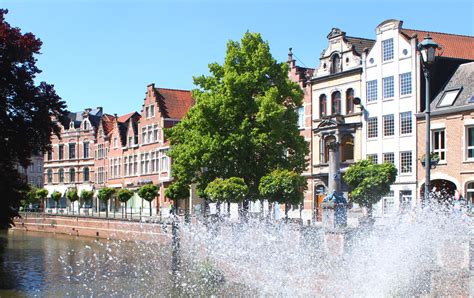 Urban chic looks with signature prints. Stadswandeling in Lier: wandelen in de Pallieterstad ...