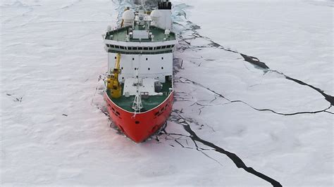 what happens when oil spills in the arctic