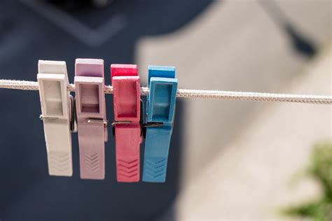 Colored Clothes Pins On A Clothes Line Rope Creative Commons Bilder