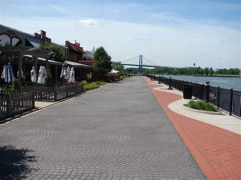 Riverfront2 Toledo Ohio Beautiful River Front Walk In The Flickr