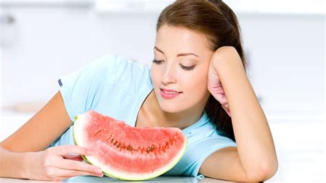 Watermelon Vs Muskmelon For Weight Loss Can You Eat Them Together Onlymyhealth