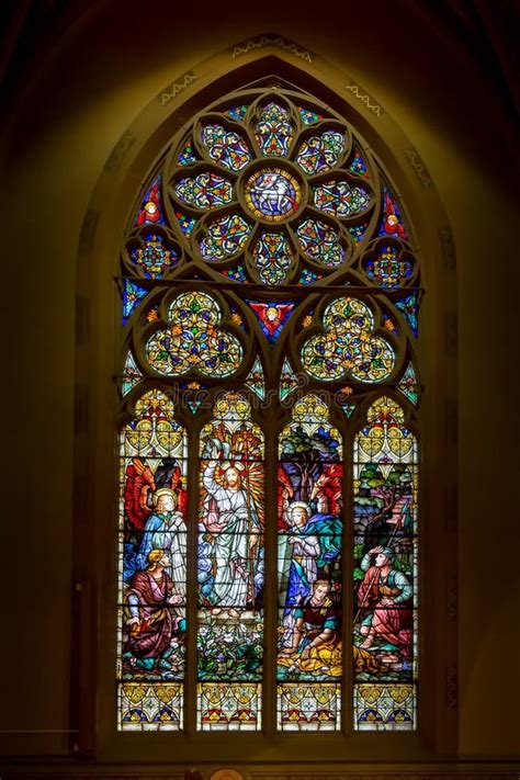 Målat Glassfönster Av Kristus Uppståndelse På Påsken Söndag