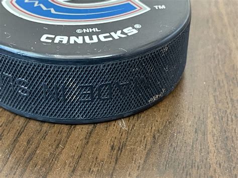 vancouver canucks nhl hockey super vintage 90s inglasco collectible hockey puck sidelineswap