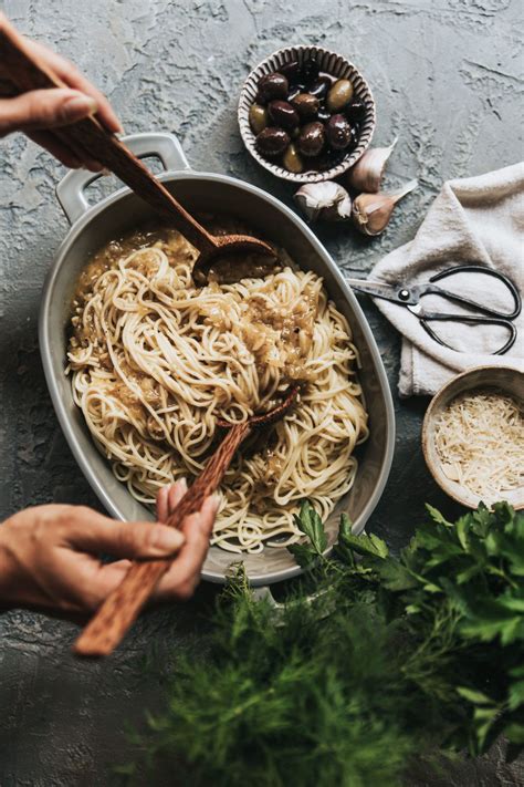 It provides you an awesome taste of italian recipes. Vegan Creamy Garlicky Truffle Pasta | Recipe | Healthy ...