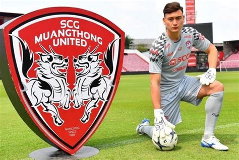 Goalkeeper Lâm Is Unveiled In Thailand After Signing For Famous Club
