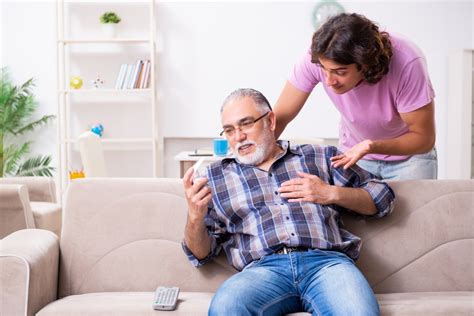 Πώς να βάλεις όρια στους γονείς σου Τα 8 tips που μπορεί να σε