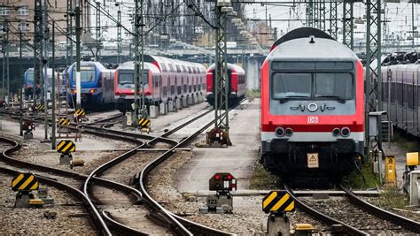 Für bahnkunden bleibt die reiseplanung schwierig. Bahn-Streik: Bahn will Streik gerichtlich stoppen - DER ...