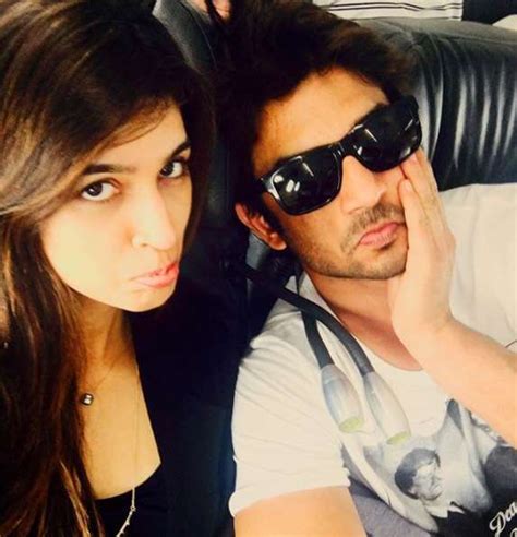 Signs That Kriti And Sushant Are Dating