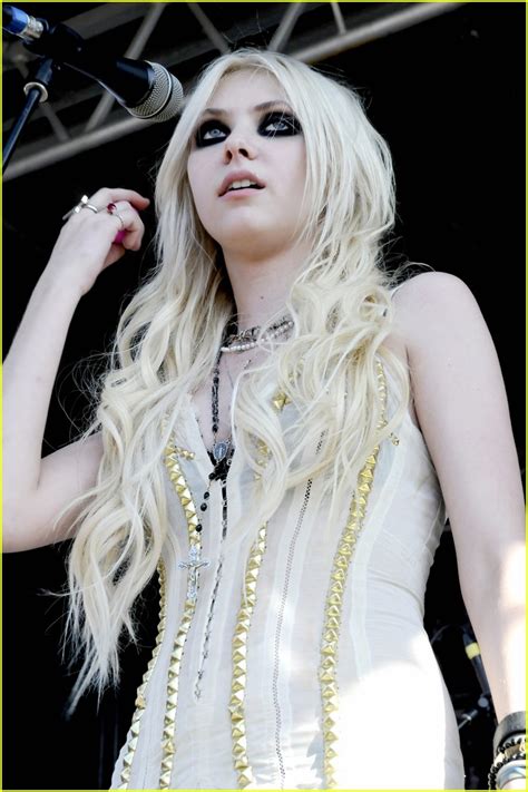 taylor momsen warped tour with the pretty reckless photo 2462354 taylor momsen the pretty