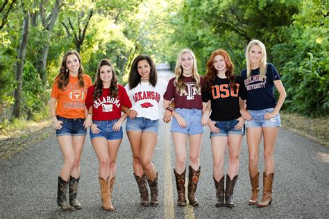 Luscombe Farms senior girl group photo session | Group senior pictures ...