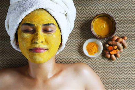 10 Simple Homemade Turmeric Face Mask For Glowing Skin