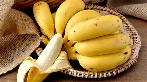 The Real Difference Between Bananas And Baby Bananas