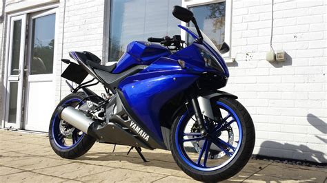 It comes with the option of a variable speed transmission gearbox. Yamaha YZF R125 YZFR125 125 125CC Learner Legal 4 Stroke ...