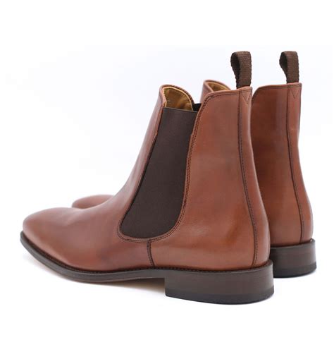At the same time formal chelsea boots and black oxfords are a must for events where a smart dress code is required. Chelsea boots homme cuir marron cognac fabriqué main ...